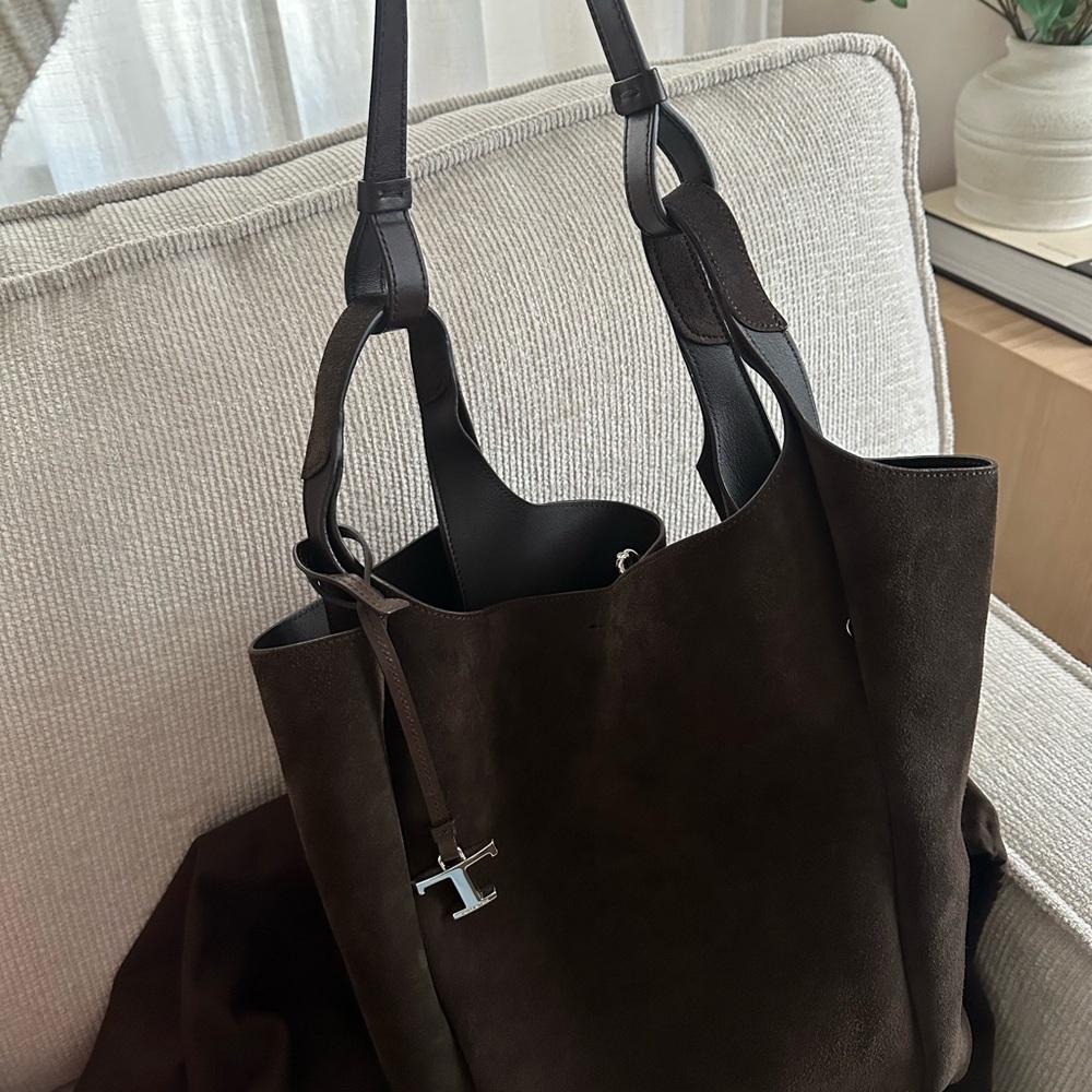 Tods suede hobo bag. Never used tags have been removed. Pd 1500